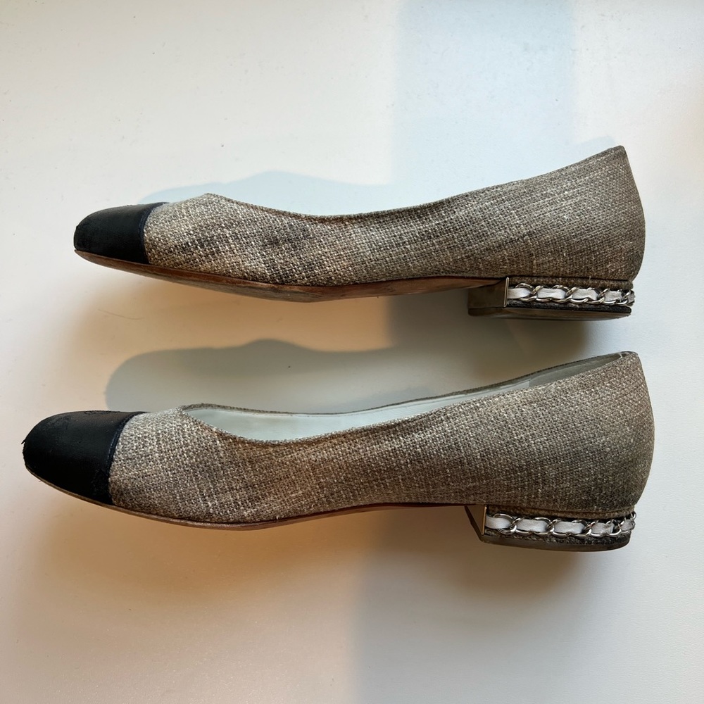 Chanel. Beige Linen Cap Toe CC Cap Toe Ballet Flats Size 36.5
